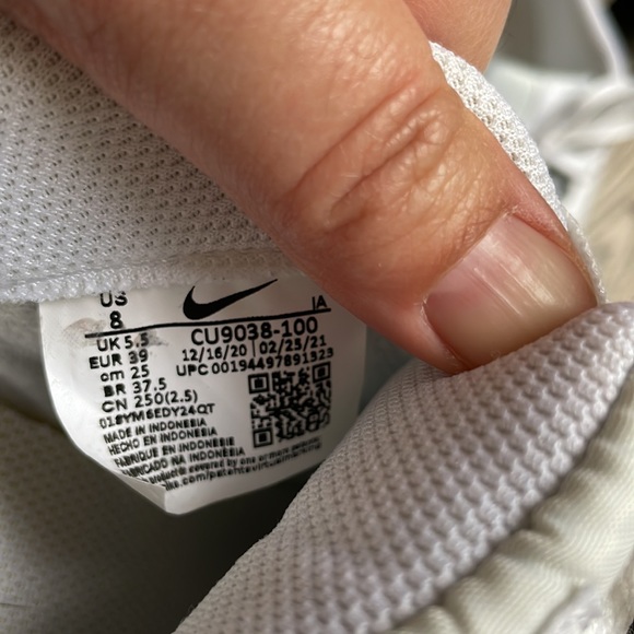 Nike Women’s Tennis Shoes. - Picture 2 of 7